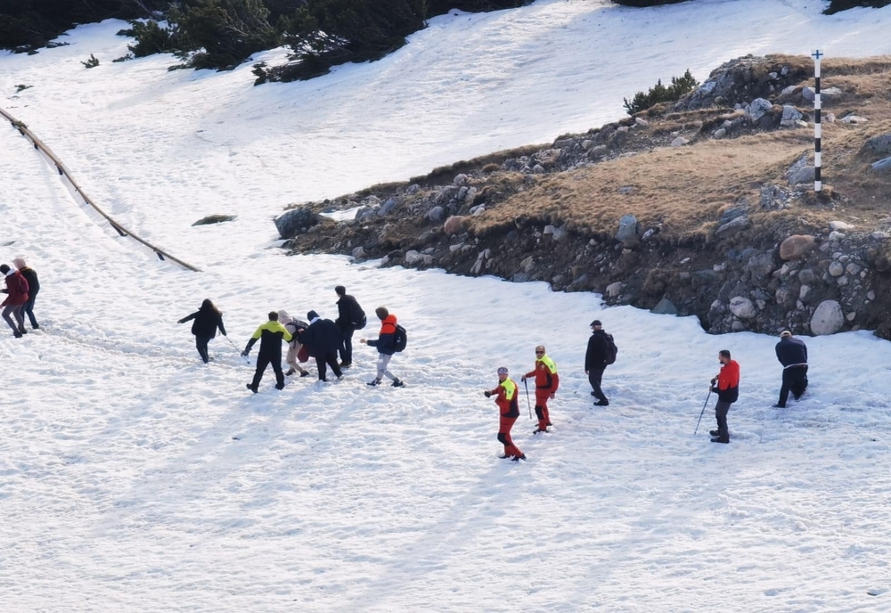 Munții Bucegi. 21 de turiști, la un pas de hipotermie. Intervenţia salvamontiștilor din Prahova și Dâmbovița