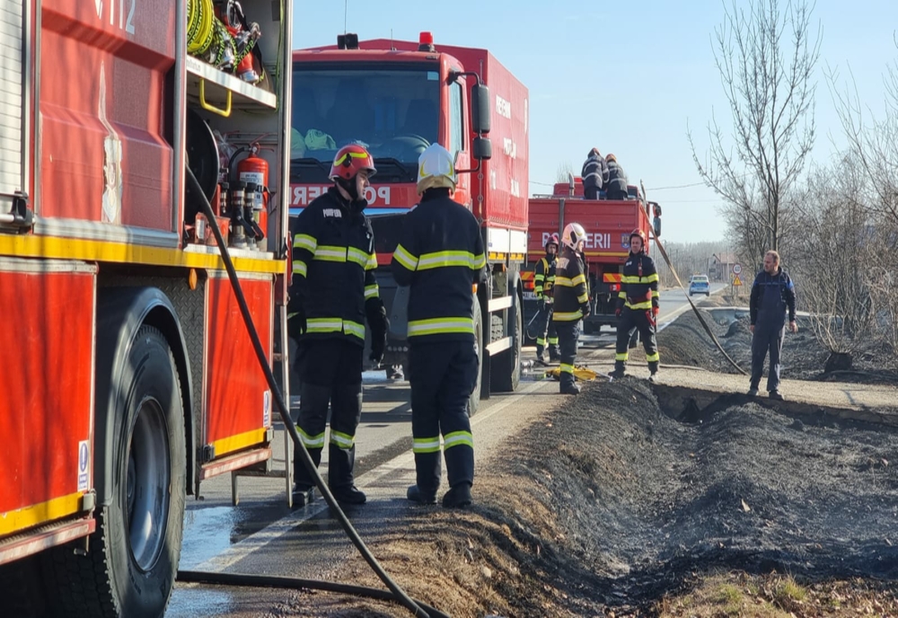 Prahova. Incendiu la Filipeștii de Pădure. Un bărbat a murit carbonizat, în propria casă. Pompierii dâmbovițeni nu au mai putut să îl salveze