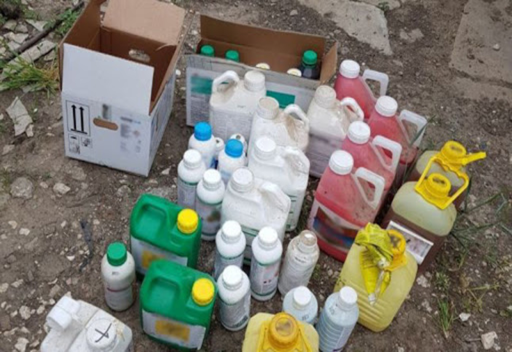 Deșeuri toxice, descoperite de polițiști în Adamclisi