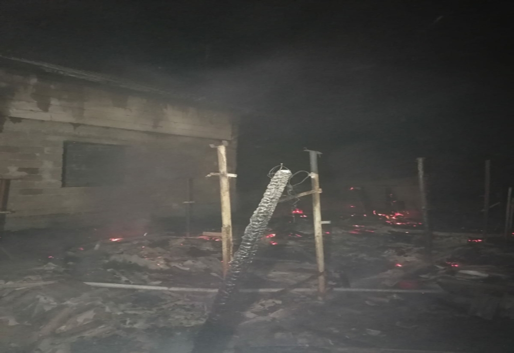 Incendiu în Cristești! O femeie și-a pierdut viața în flăcări