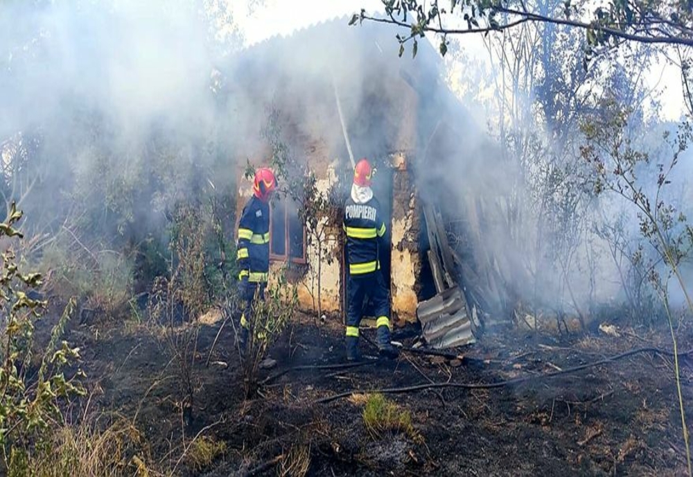 Incendiu la o casă nelocuită din localitatea Bila