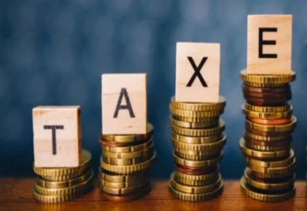 O treime din cheltuielile românilor în 2021 au reprezentat taxe, impozite și contribuții sociale