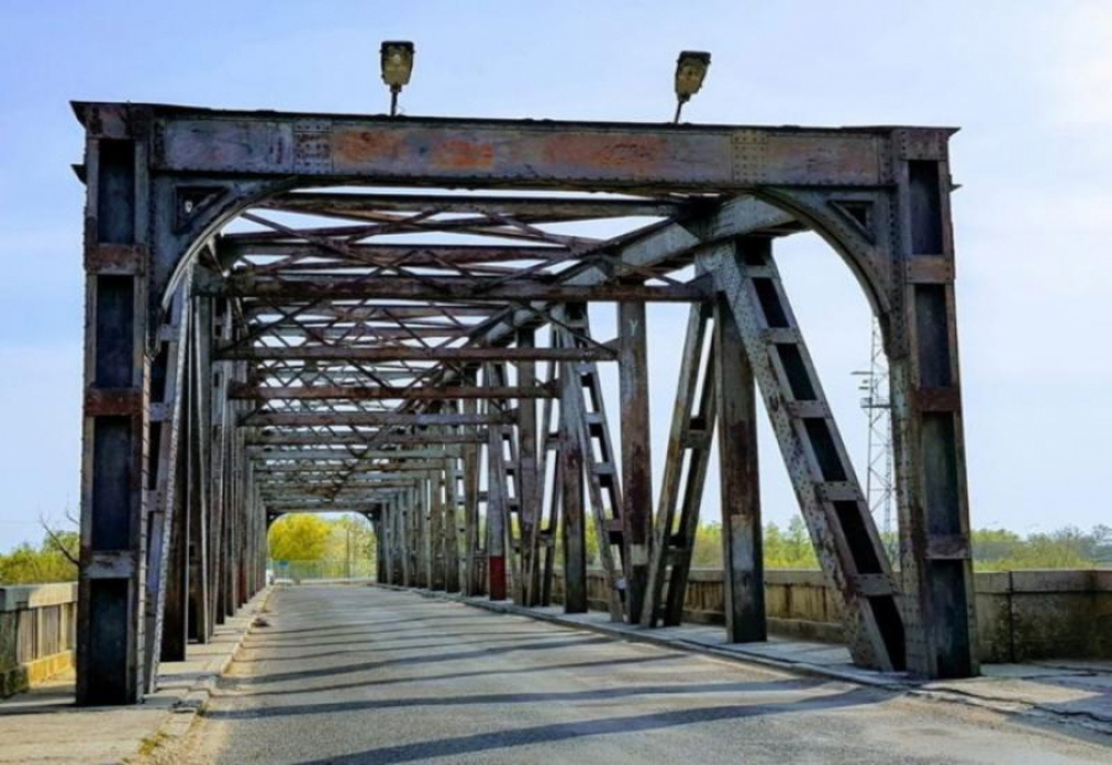 Guvernul a aprobat acordul cu Republica Moldova privind consolidarea podului rutier de frontieră peste Prut, între localităţile Galaţi şi Giurgiuleşti