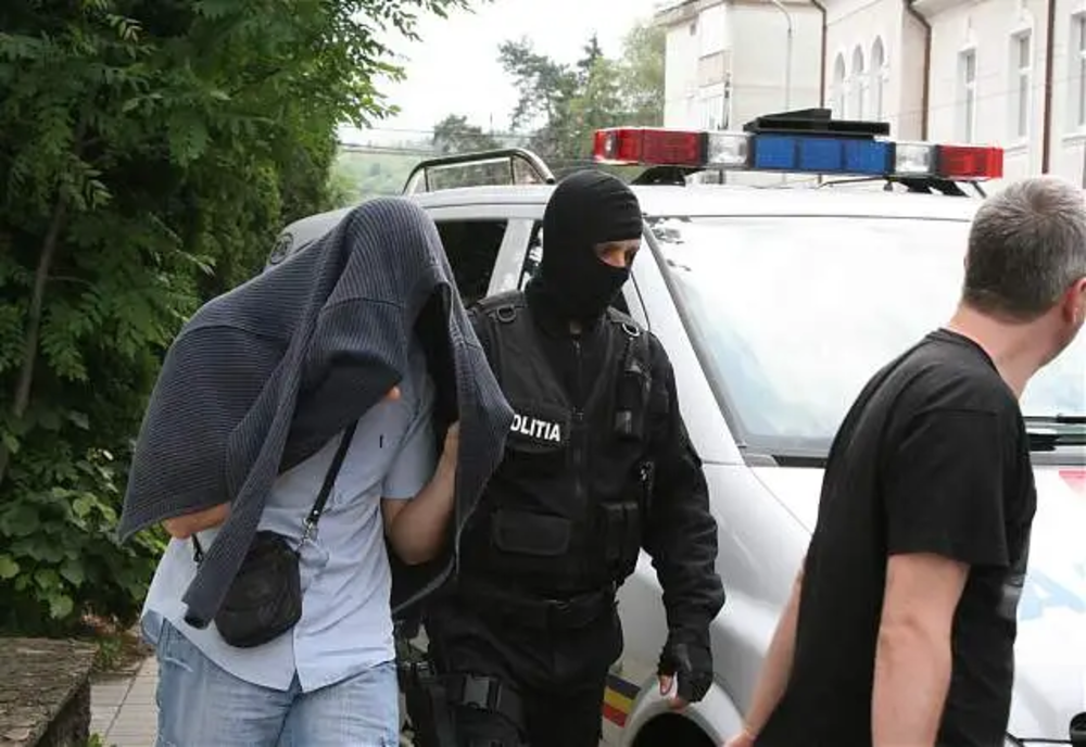 Gardian de la Penitenciarul Rahova, reţinut că a luat mită 3.000 de euro pentru a introduce în mod ilicit în unitate substanţe interzise