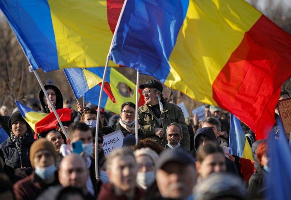 România ultimilor ani, între dezinformarea COVID şi propaganda de război. Cum să distingem între informaţiile false şi cele verificate