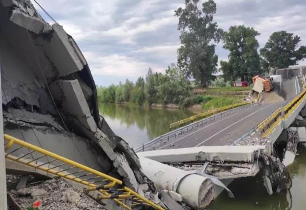 Ce se întâmplă cu podul prăbușit de la Luțca – Militarii, trimiși să păzească perimetrul