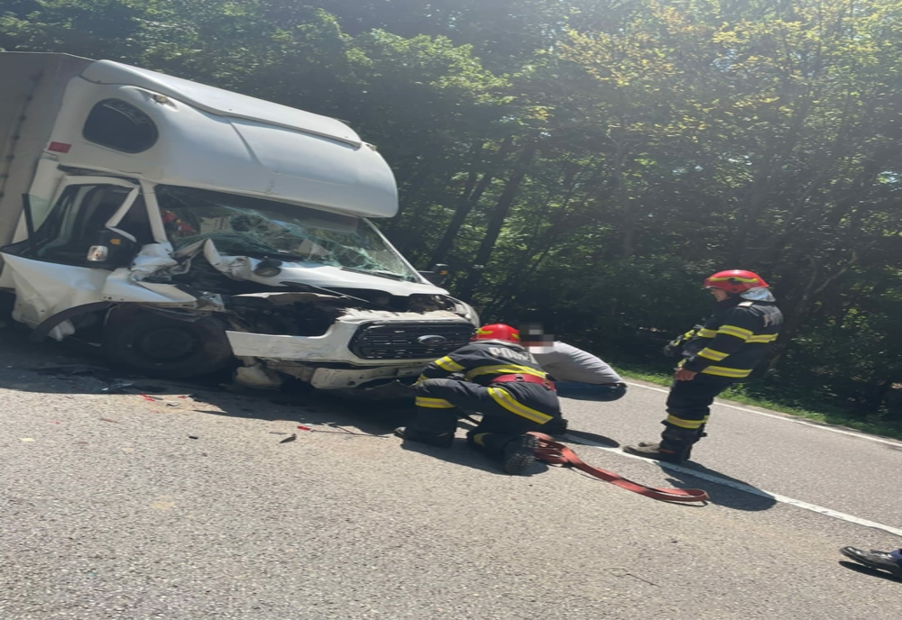 Dâmboviţa. Accident violent pe DN72, la Dragodana, între un autocamion şi o autoutilitară