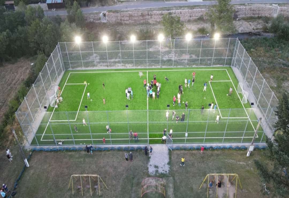 Un nou teren de minifotbal în Eșelnița