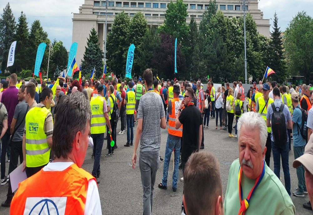 VIDEO. Angajaţii TMK Slatina, protest la Guvern