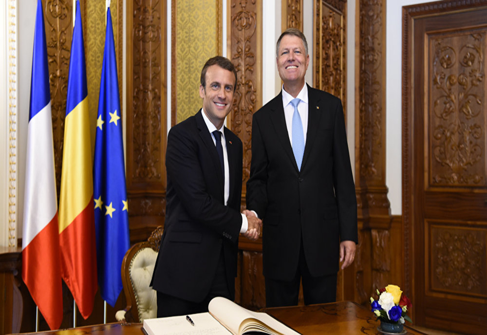 Președinții Macron și Iohannis, întâlnire la Baza “Mihail Kogălniceanu”