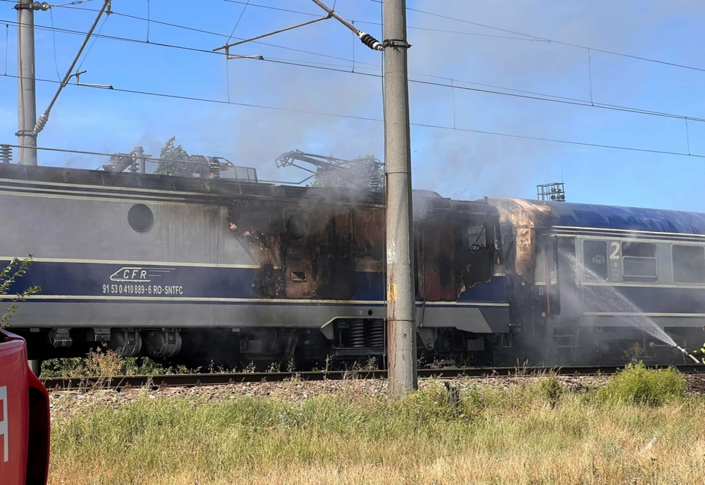 VIDEO. 250 de persoane, evacuate dintr-un tren, în Teleorman, după ce locomotiva a luat foc