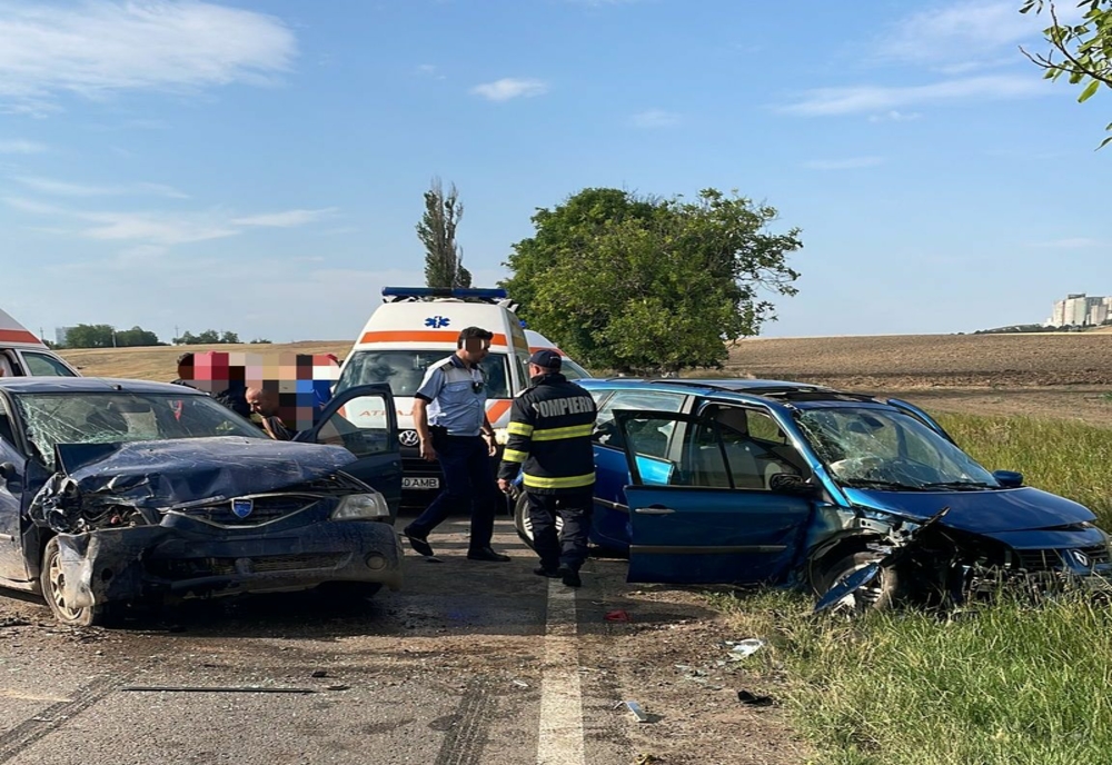 FOTO Accident grav pe drumurile din Tulcea. 4 persoane printre care si doi minori au ajuns la spital