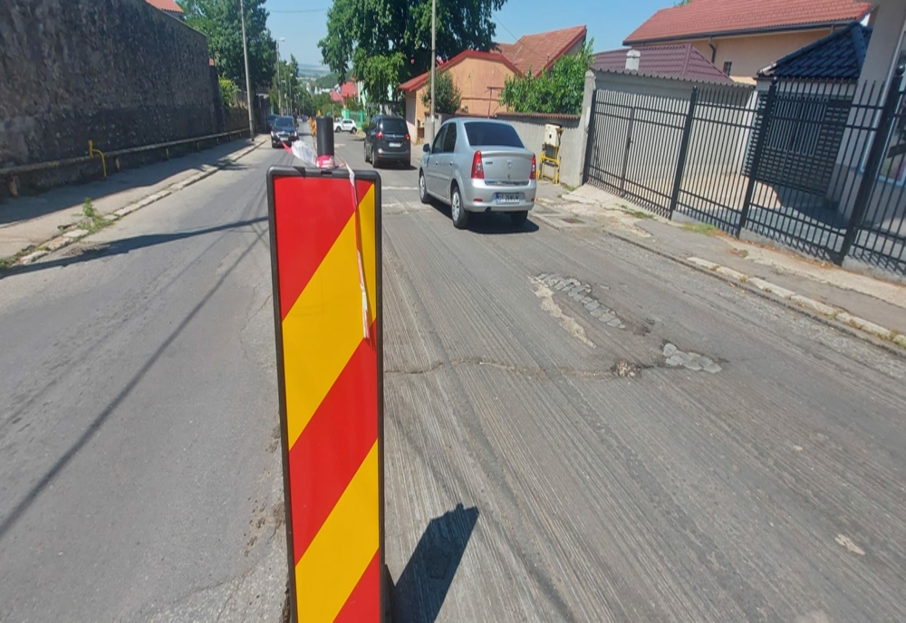 Ce se întâmplă pe o stradă intens circulată din Slatina, acum închisă traficului pentru reabilitare