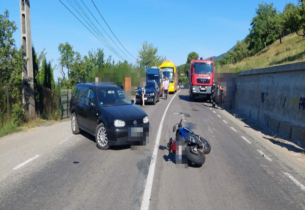 Motociclist clujean accidentat grav de un autoturism, pe DN 17, în Tiha Bârgăului
