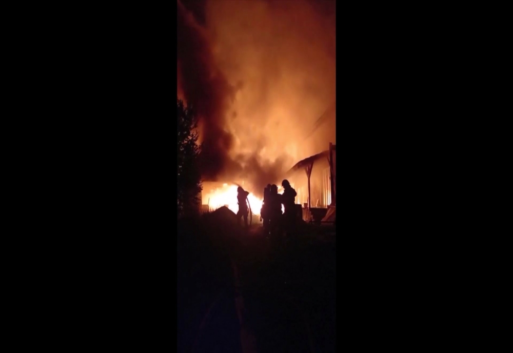 Pompierii bihoreni, început de săptămână în forță! Au intervenit pentru stingerea a două incendii, în Oradea și Ciumeghiu