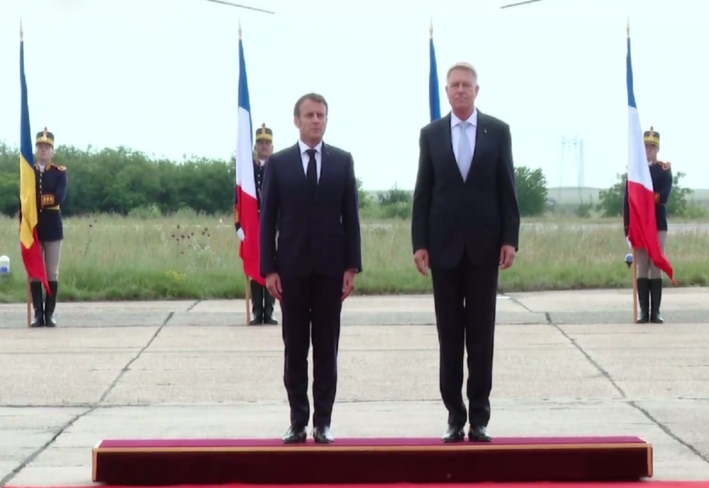 VIDEO Președinții Iohannis și Macron la baza militară Mihail Kogălniceanu