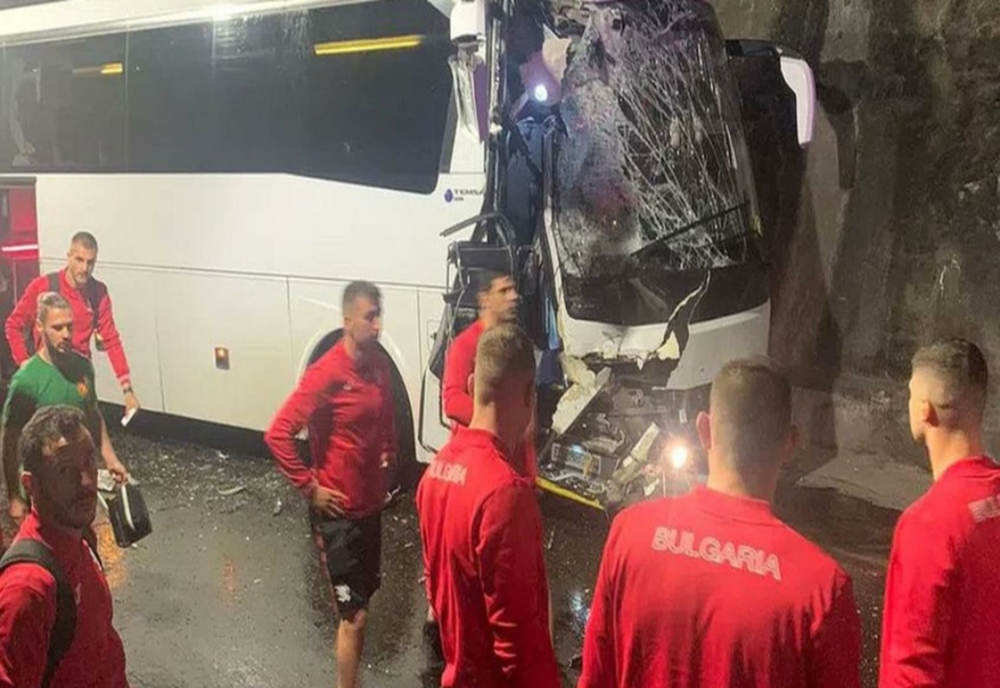 Accident grav al naționalei Bulgariei – Fotbaliști transportați de urgență la spital cu tăieturi