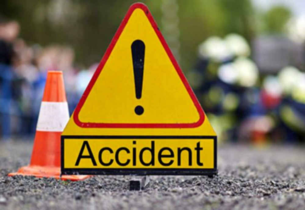 GRAV accident rutier, pe un drum din Olt: Adolescent spulberat de autoturism