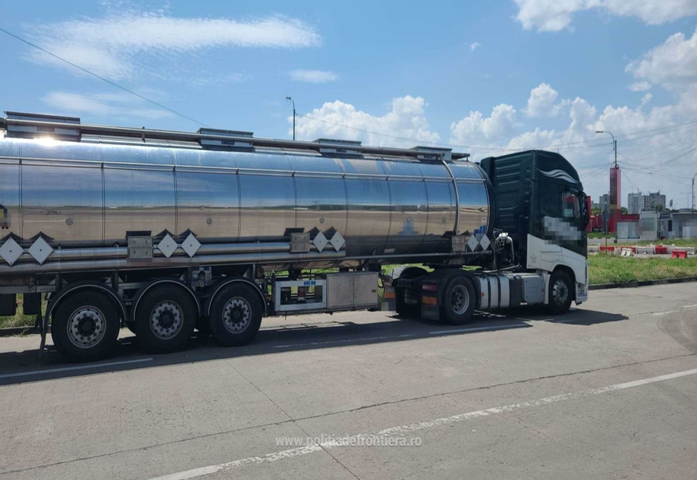 Peste 23 tone de deșeuri de ulei și grăsimi comestibile transportate ilegal din Bulgaria, oprite la P. T. F. Giurgiu
