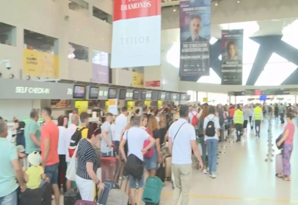 Scandal monstru pe Aeroportul Otopeni. Cum sunt umiliți românii după ce zborurile au fost anulate – VIDEO