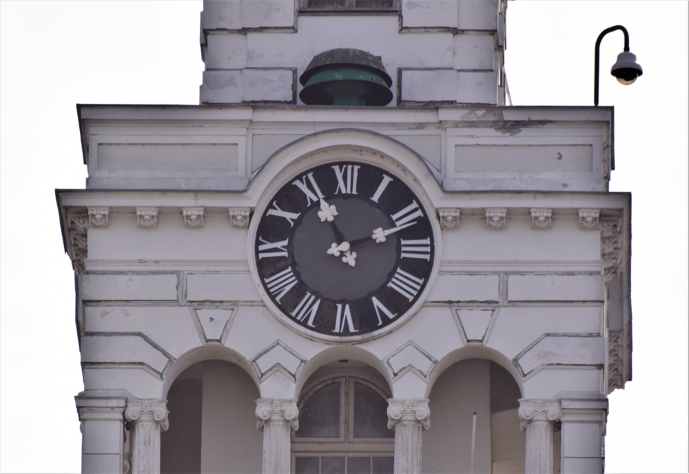 A început recondiționarea ceasului din turnul Palatului Administrativ din Arad