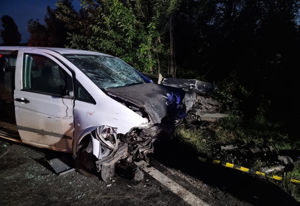 Teribilul accident de la Butimanu, provocat de o şoferiţă. Mașinile s-au făcut praf