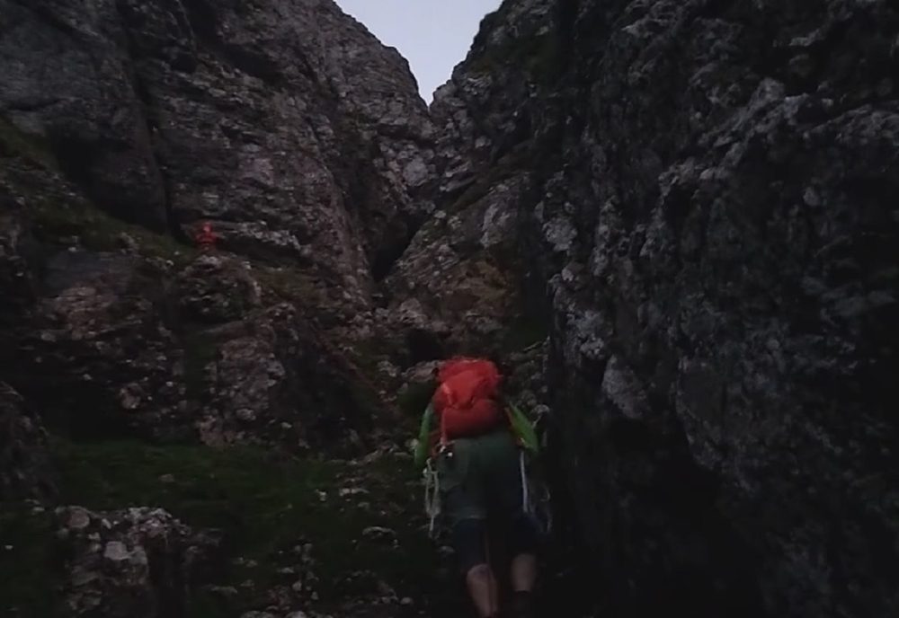 Operațiune de salvare a doi alpiniști pe un traseu dificil în Bucegi