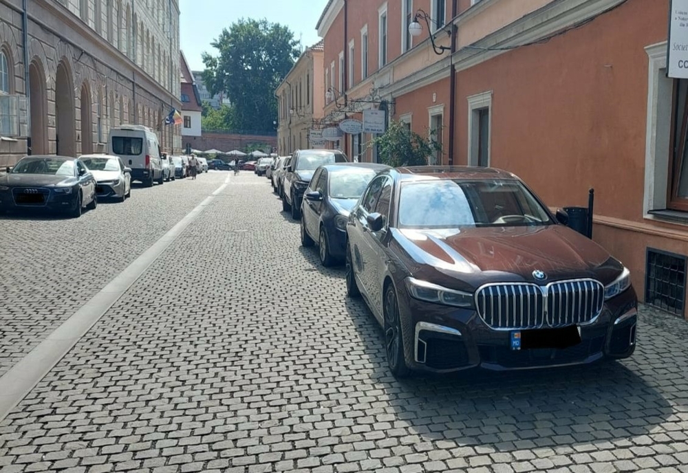 Timișoara: Nu mai parcați în zona pietonală,  maşinile vor fi ridicate
