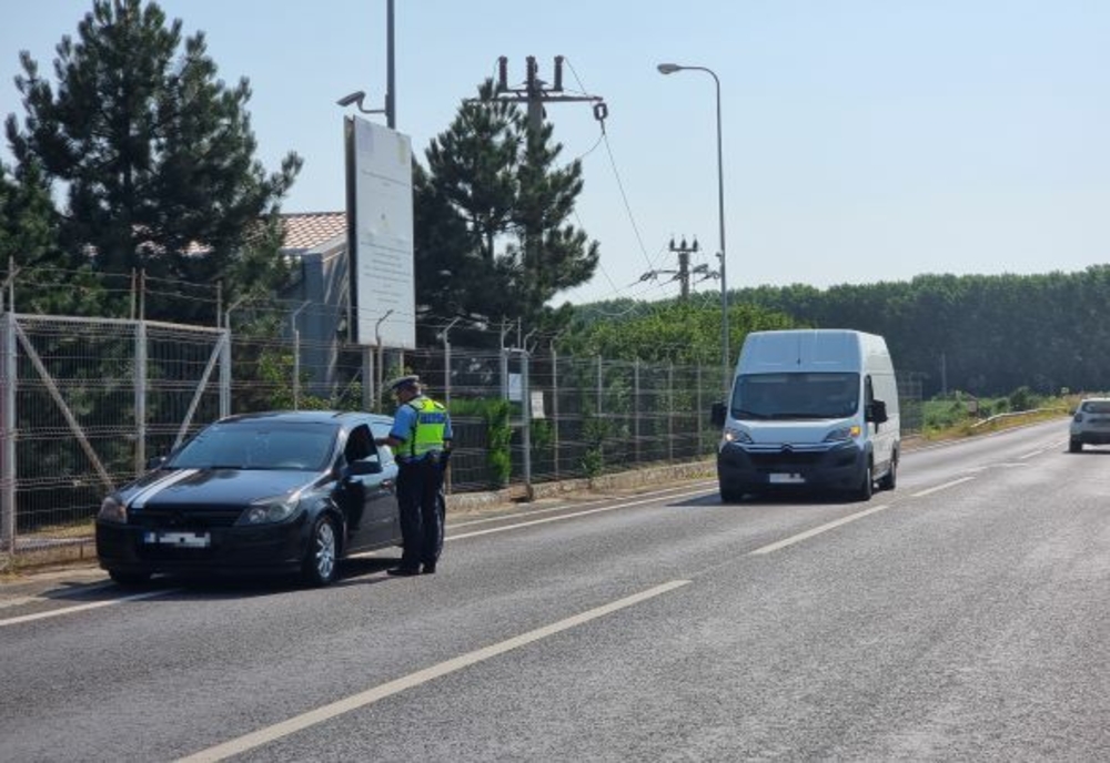 Gălățean amețit la volan din cauza consumului de droguri, trezit de polițiști în Călărași