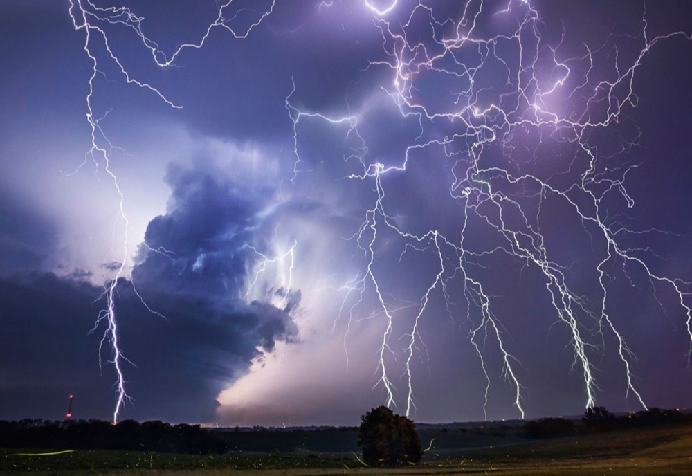 Furtuni și fenomene extreme. Cod PORTOCALIU în mai multe județe