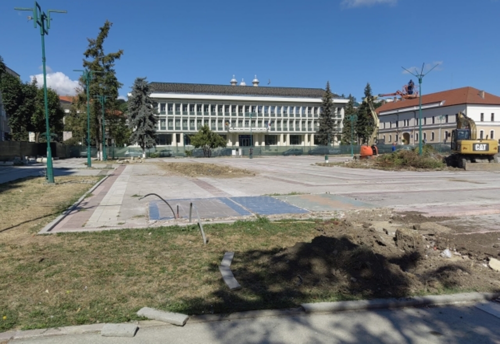Au început lucrările de modernizare la platoul de marmură din centrul municipiului Zalău