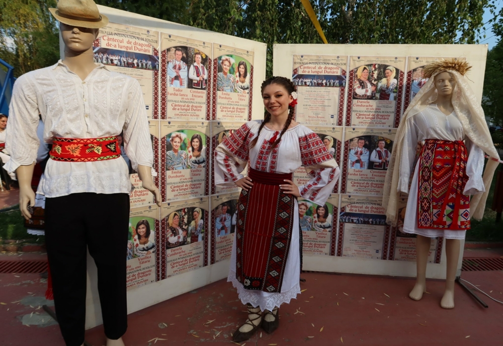 Trofeul Festivalului Internațional de Folclor „Cântecul de dragoste de-a lungul Dunării”, organizat la Brăila, a revenit unei tinere de 18 ani din Ialomița