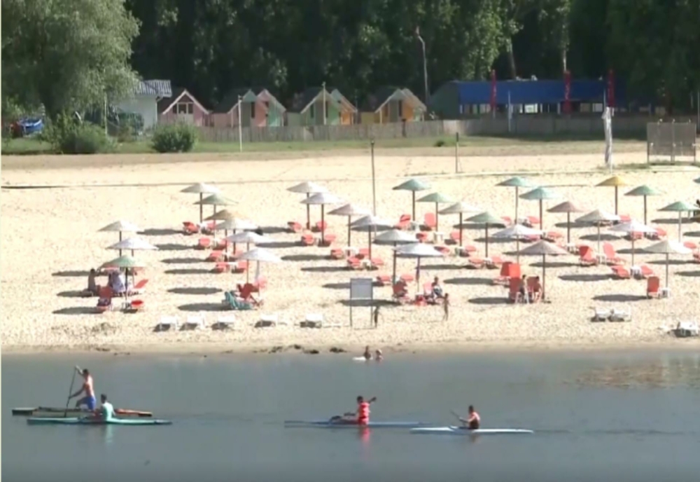 Plaja de la Dunăre, preferată de turiștii cu venituri mici. Prețuri pentru o zi pe plajă