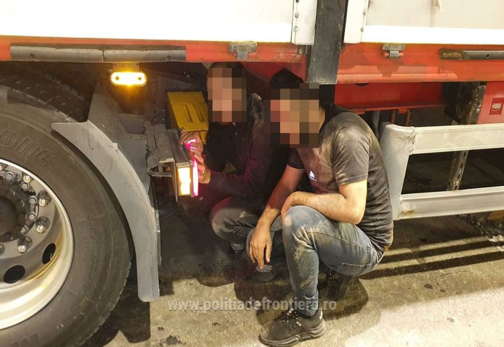 Giurgiu. Migranţi din Siria, descoperiţi pe osia semiremorcii unui camion turcesc