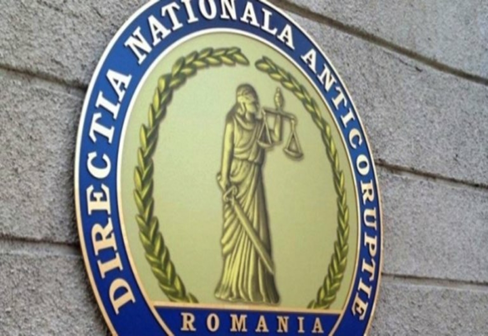 Fostul director al CFR Timișoara, trimis în judecată de DNA pentru luare de mită