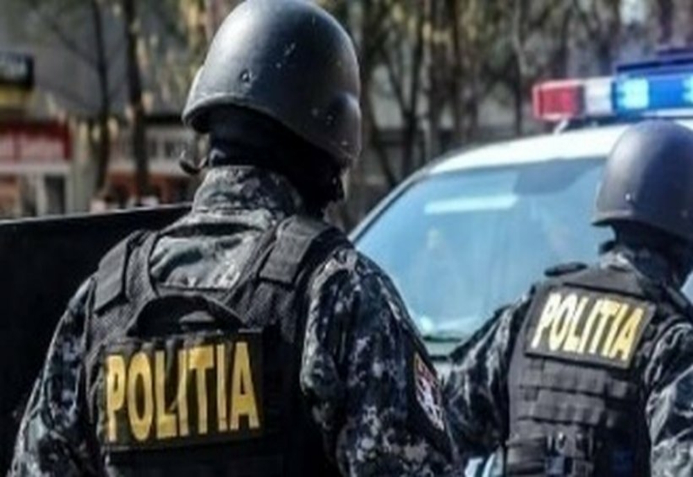 Polițiștii din Prahova fac percheziții în Brașov, Dolj și Suceava, într-un dosar privind furturi din bancomate