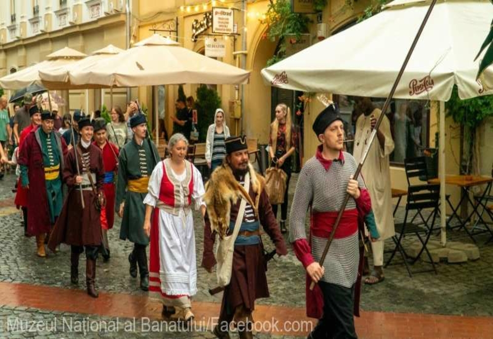 Concurs de costume de inspiraţie istorică şi bal mascat, pentru public, la Festivalul Medieval al Castelului Huniade