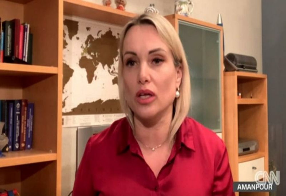 Fosta jurnalistă rusă Marina Ovsiannikova, găsită vinovată de discreditarea forţelor ruse