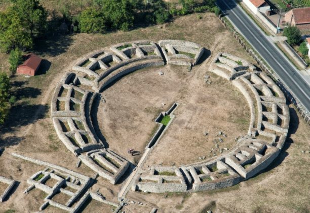 S-a semnat contractul pentru restaurarea amfiteatrului de la  Ulpia Traiana Sarmizegetusa