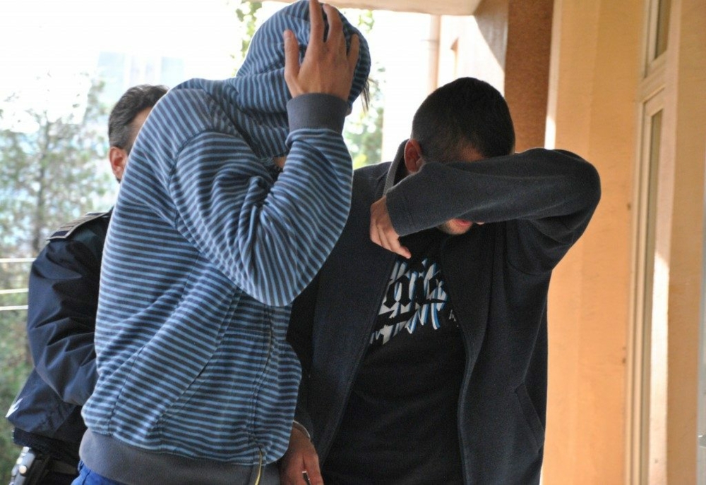 Doi tineri sătmăreni, arestați preventiv după ce au tâlhărit un orădean