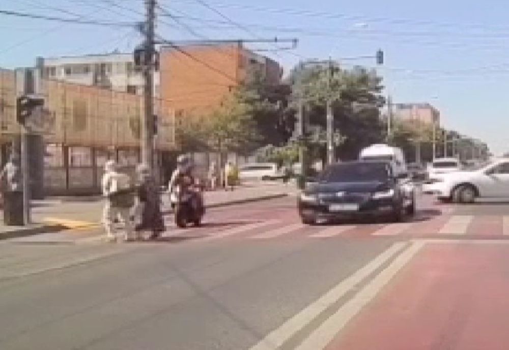 Două femei accidentate pe trecerea de pietoni de un adolescent care conducea o motocicletă