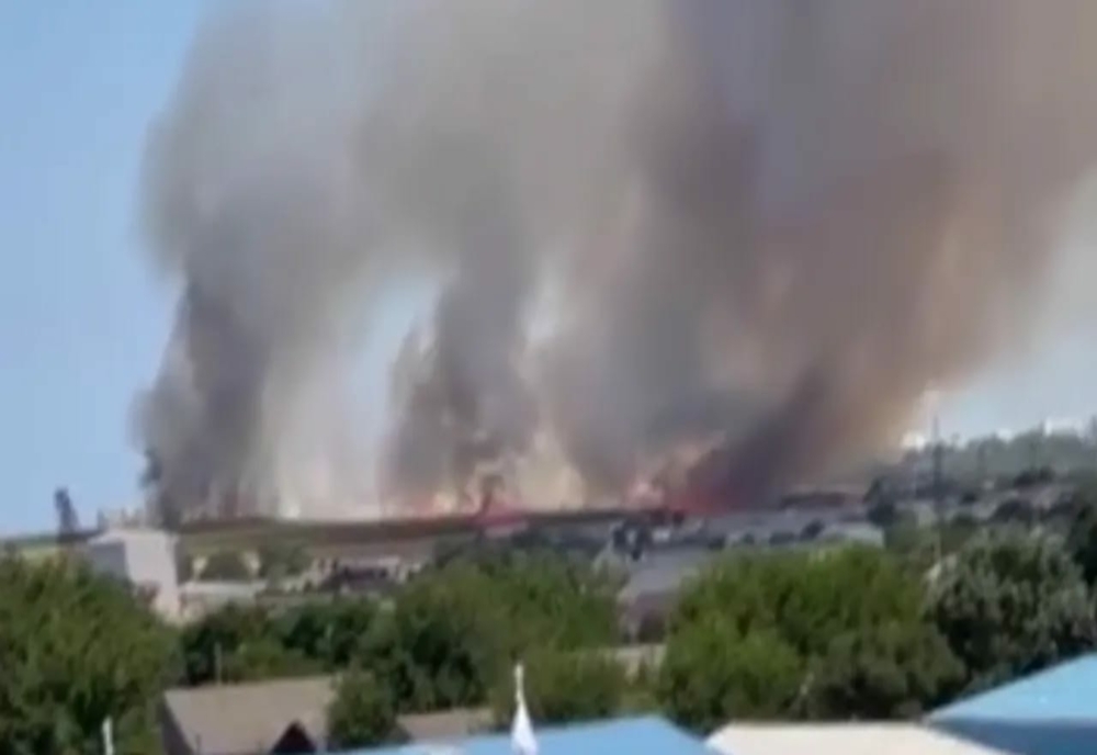 VIDEO Incendiu violent între Lumina și Năvodari. Fumul se vede și din Constanța