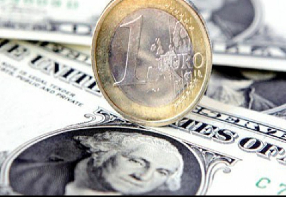 Dolarul american a depășit euro în cursul valutar al BNR