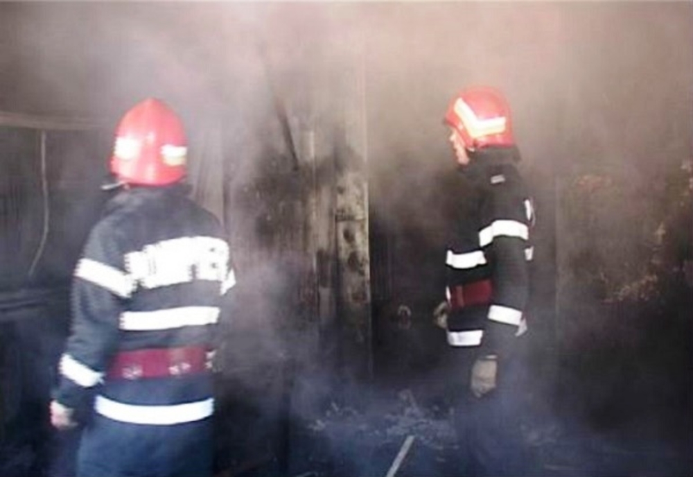 Incendiu azi noapte la un bloc din municipiul Brăila