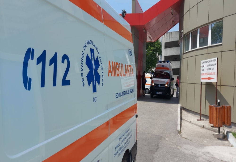 Ambulanță implicată într-un accident rutier în Arad: Şoferul autospecialei, transportat la spital