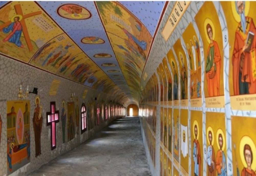 Tunelul cu 365 de sfinţi de la Straja