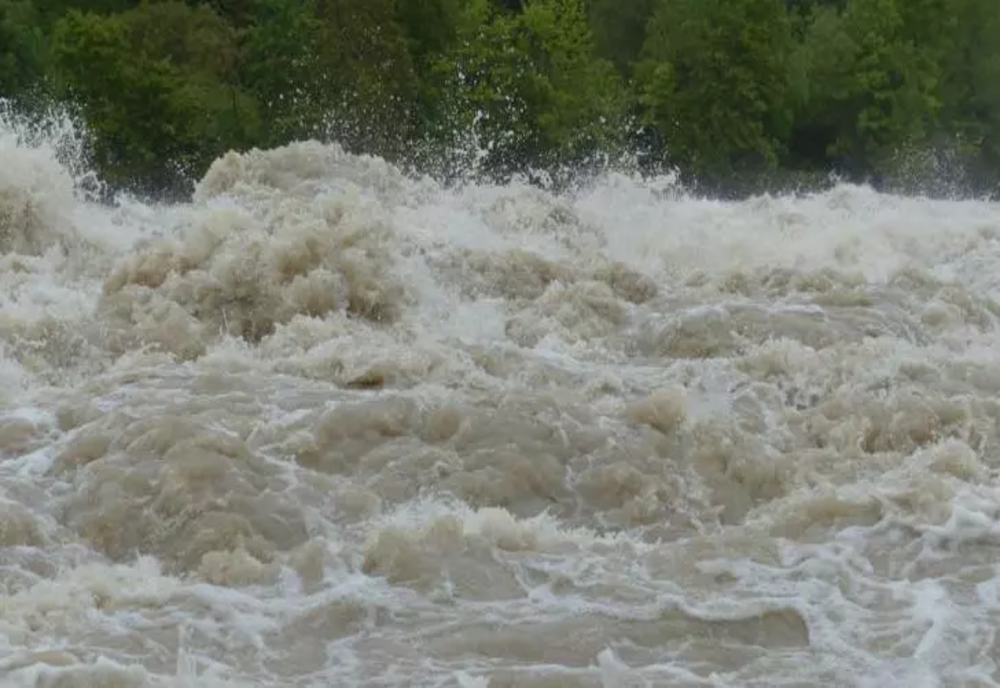 Atenționare hidrologică: Cod galben de inundaţii pe râurile mici din şase bazine hidrografice