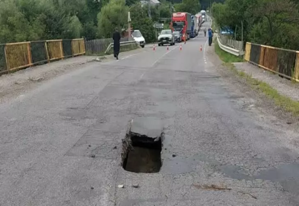 Încă un pod din județul Neamț a început să se rupă- FOTO