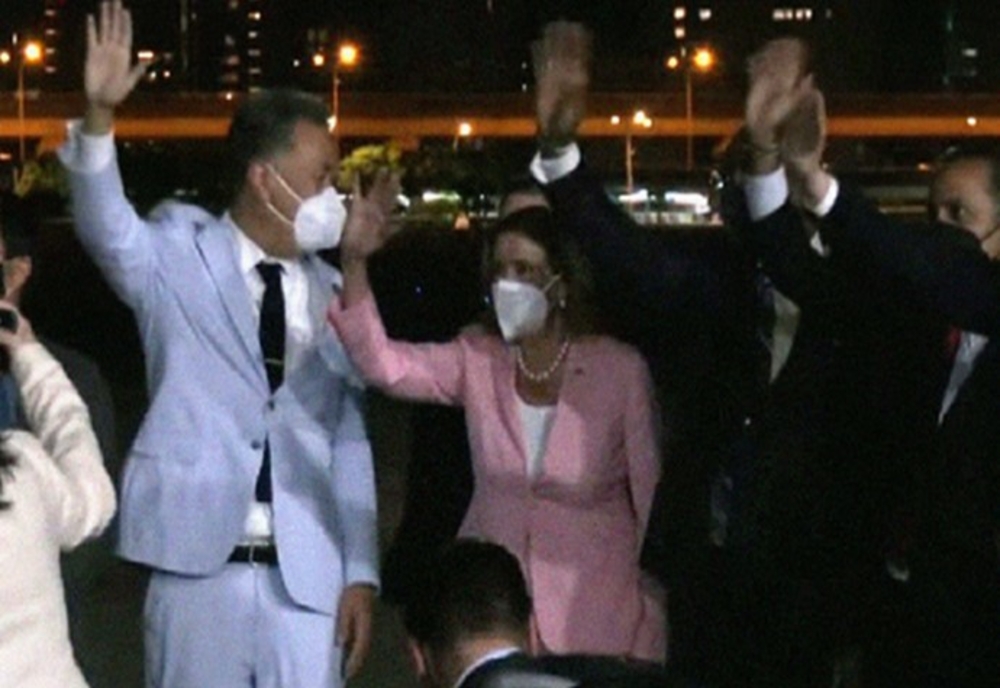 Nancy Pelosi a ajuns în Japonia, ultima etapă a turneului în Asia. Rachete balistice chineze lansate în largul Taiwanului, cad pentru prima oară în zona economică exclusivă a Japoniei