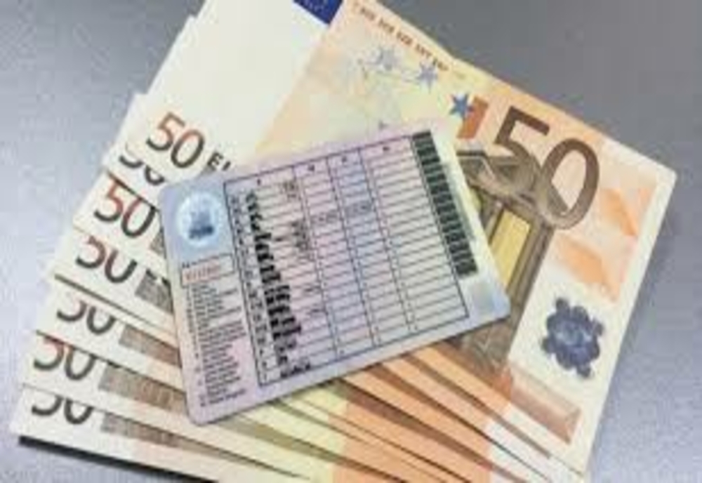Permis de conducere fals obţinut cu 300 de euro